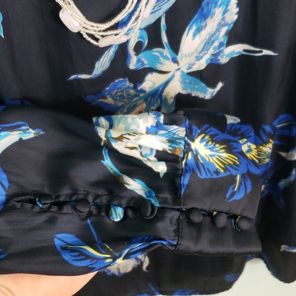 Banana Republic Navy Blue Floral Blouse - Picture 3 of 10